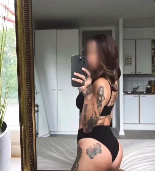 Amina, 27