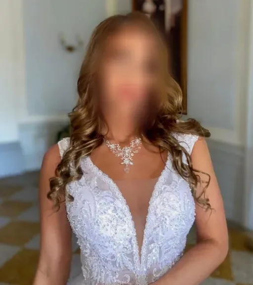Anna, 39