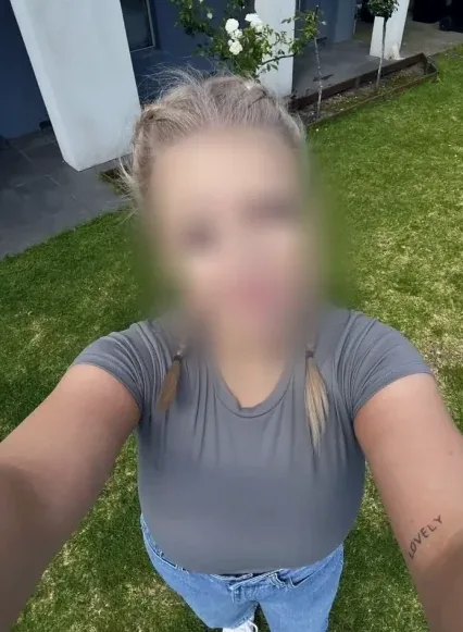 Caroline, 30