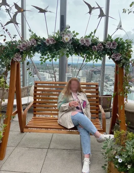 Cecilie, 25