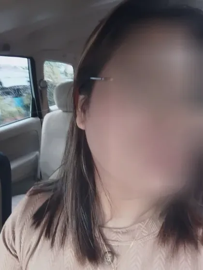 Ellen, 33