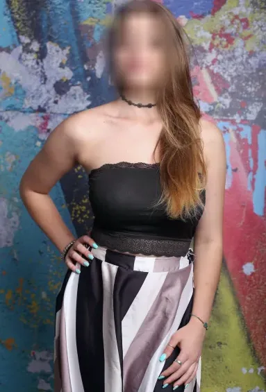 Ellie, 27