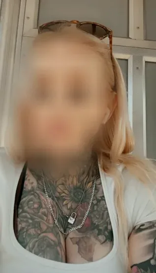 Ellie, 37