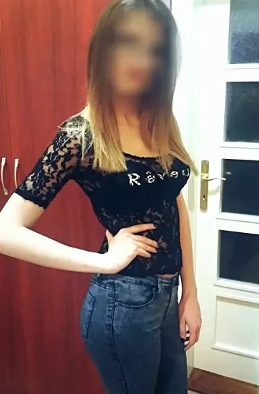 Emma, 32