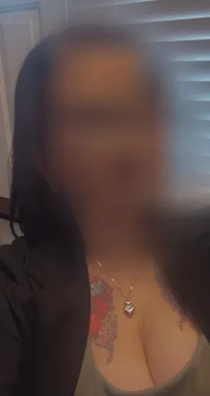 Julie, 39