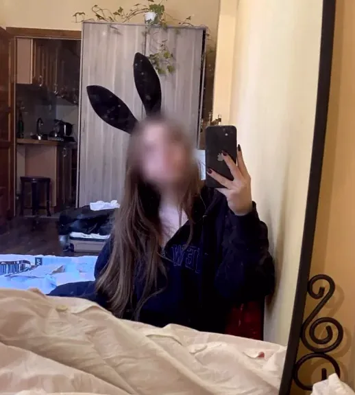 Julie, 19