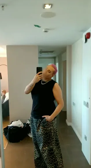 Lejla, 33