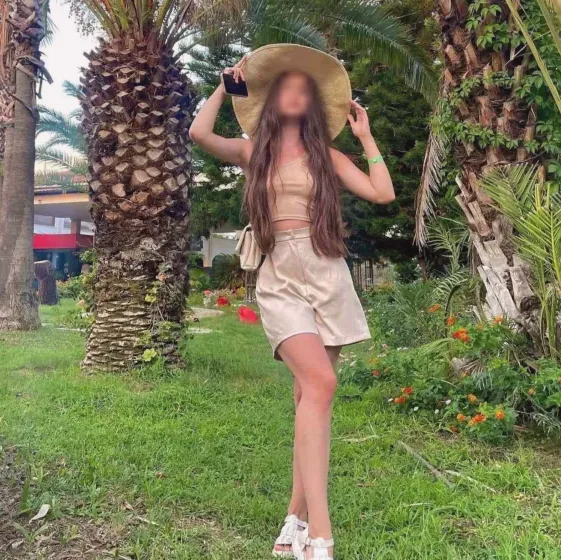 Malou, 23