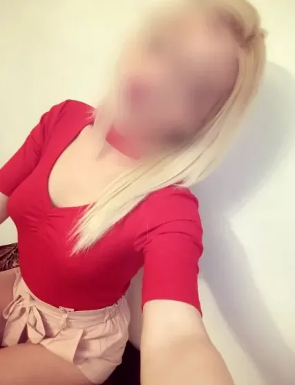 Rosa, 34