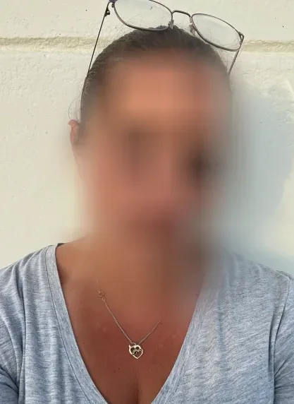 Rosa, 33