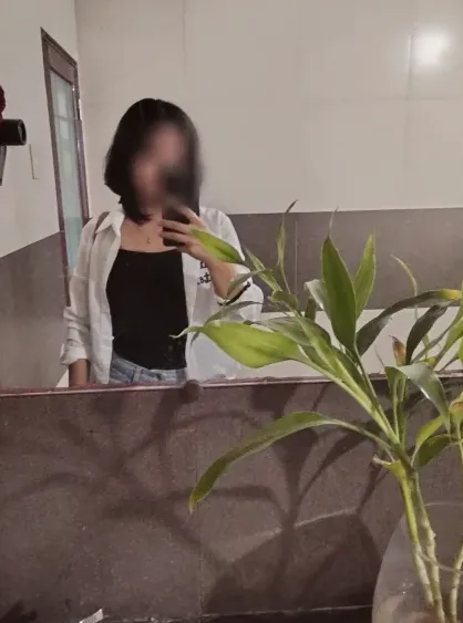 Simone, 25