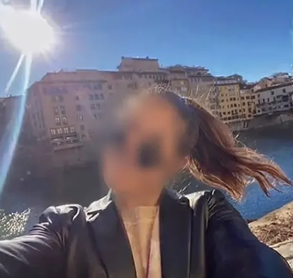 Simone, 27